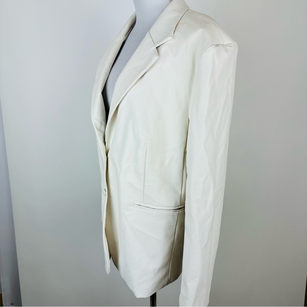 Edikted Anna White Oversized Faux Leather Blazer Size XS - Picture 8 of 16